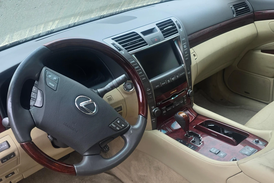 2008 Lexus LS 4th Gen - Image 26 of 31