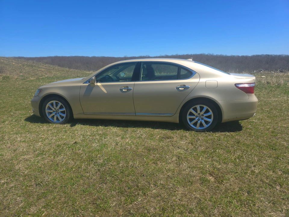 2008 Lexus LS 4th Gen - Image 11 of 31