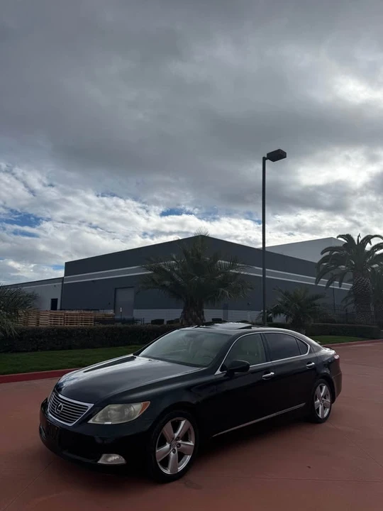 2008 Lexus LS 4th Gen - Image 2 of 10