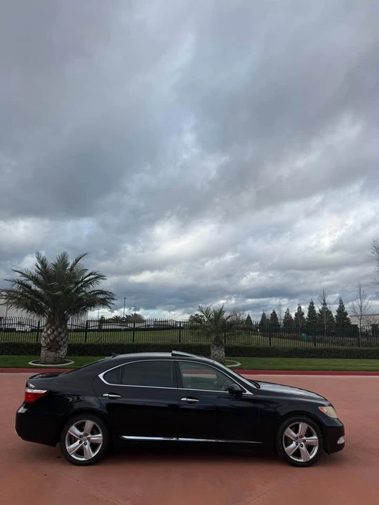 2008 Lexus LS 4th Gen - Image 5 of 10