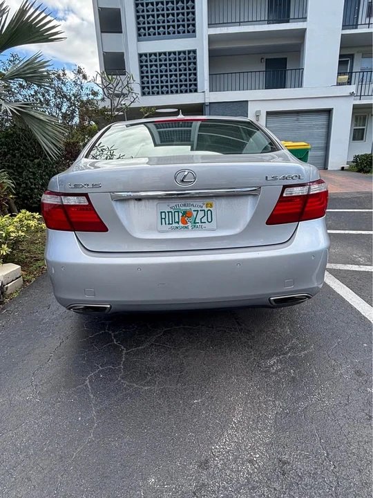 2008 Lexus LS 4th Gen - Image 5 of 10