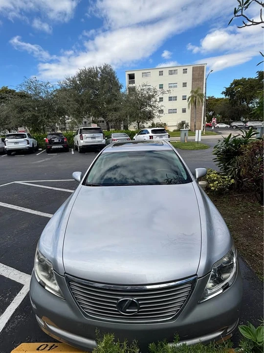 2008 Lexus LS 4th Gen - Image 2 of 10