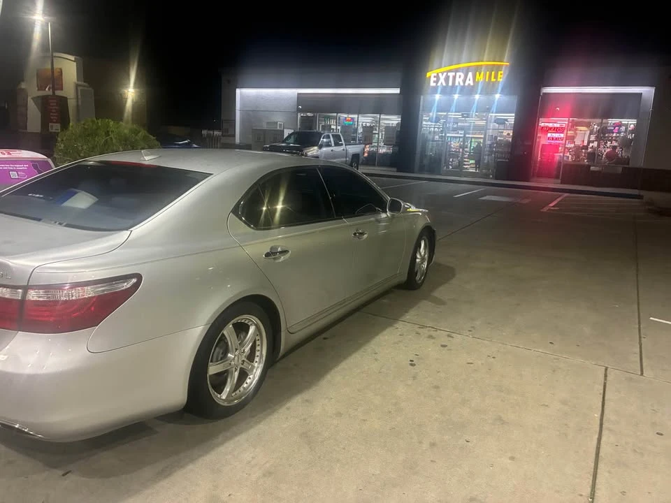 2008 Lexus LS 4th Gen - Image 6 of 15