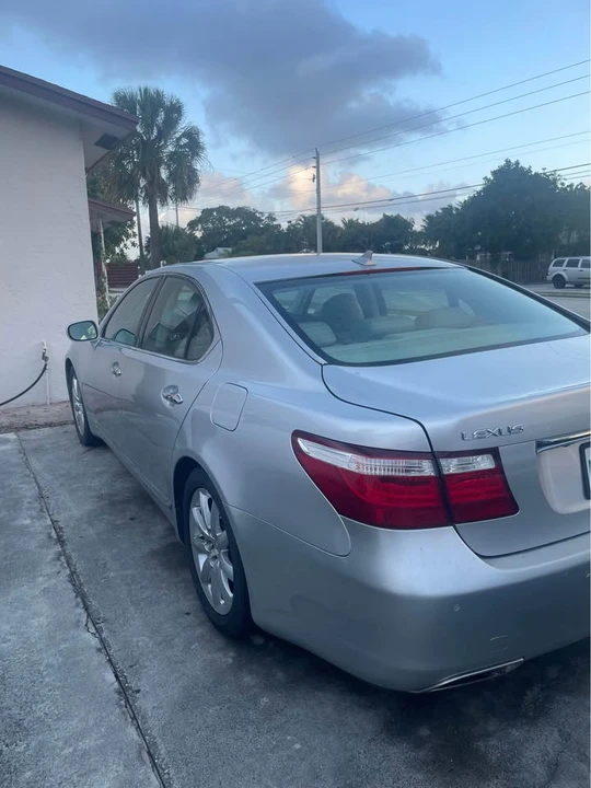 2008 Lexus LS 4th Gen - Image 4 of 10