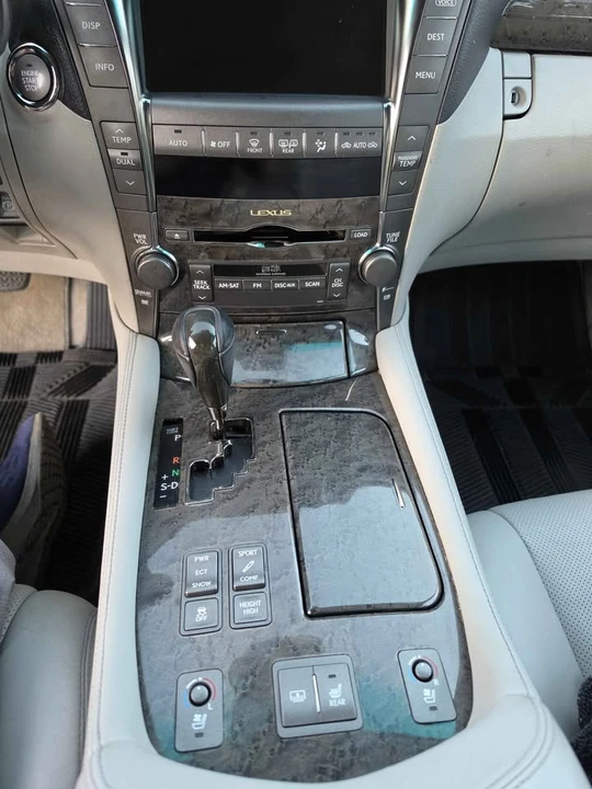 2008 Lexus LS 4th Gen - Image 11 of 20