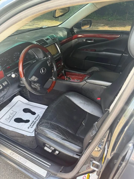 2008 Lexus LS 4th Gen - Image 10 of 12