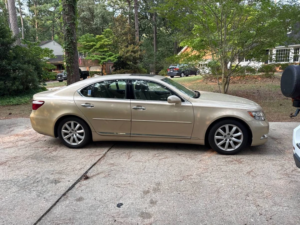 2008 Lexus LS 4th Gen - Image 3 of 3