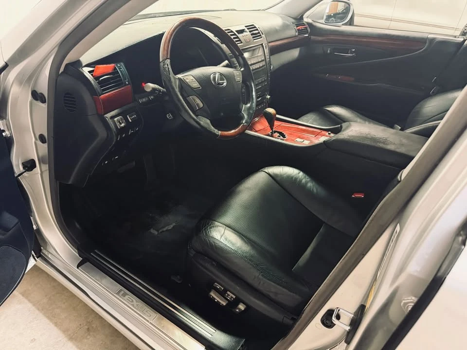 2008 Lexus LS 4th Gen - Image 9 of 18