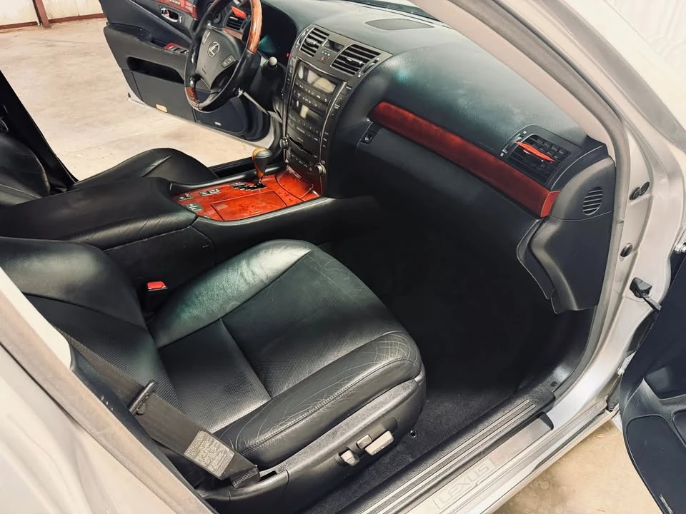 2008 Lexus LS 4th Gen - Image 17 of 19