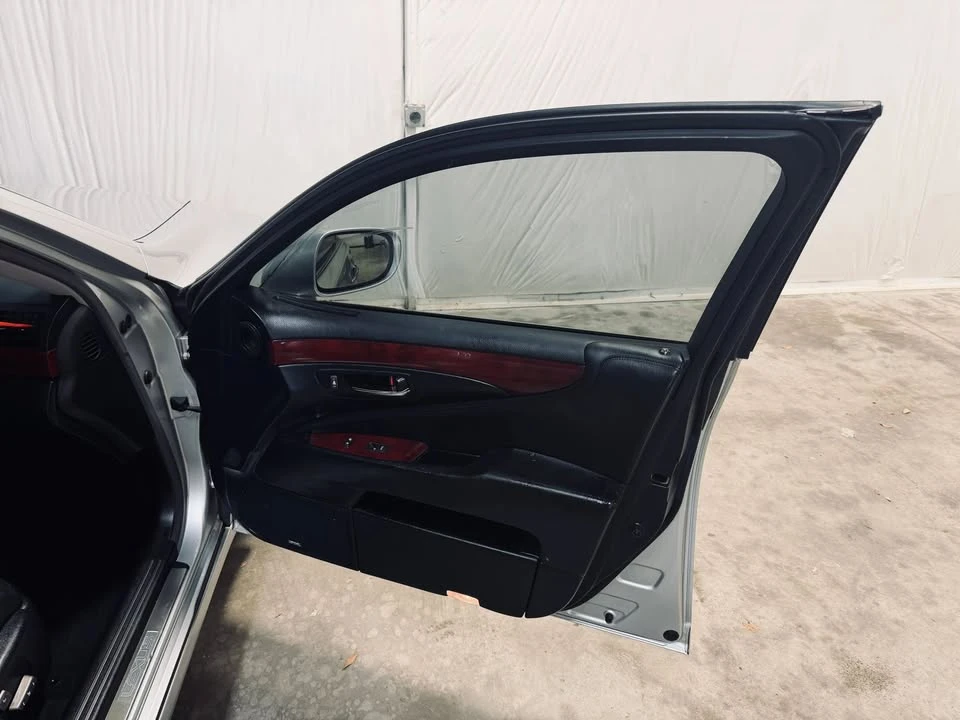 2008 Lexus LS 4th Gen - Image 16 of 19