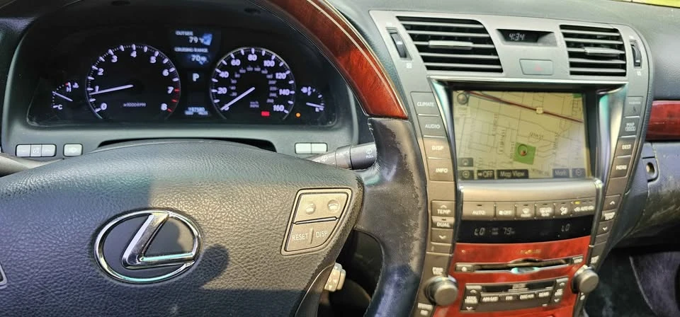 2008 Lexus LS 4th Gen - Image 11 of 19