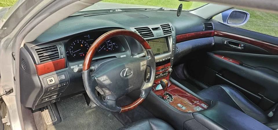 2008 Lexus LS 4th Gen - Image 10 of 19