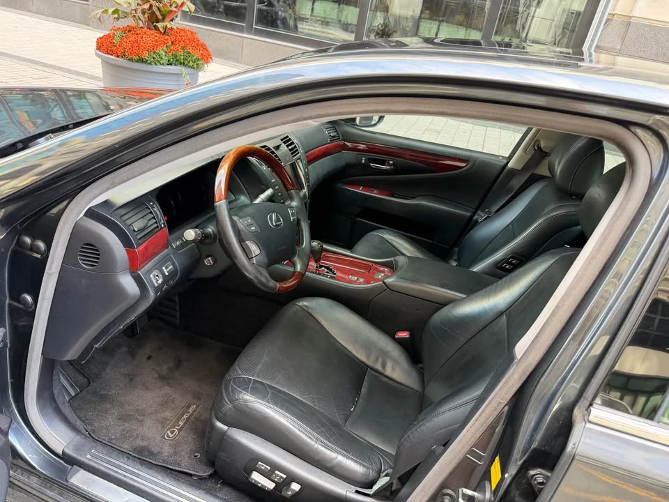 2008 Lexus LS 4th Gen - Image 9 of 18