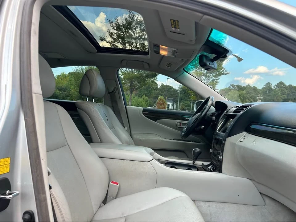 2008 Lexus LS 4th Gen - Image 5 of 8