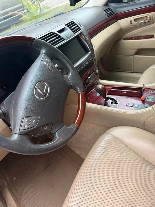 2008 Lexus LS 4th Gen - Image 11 of 13