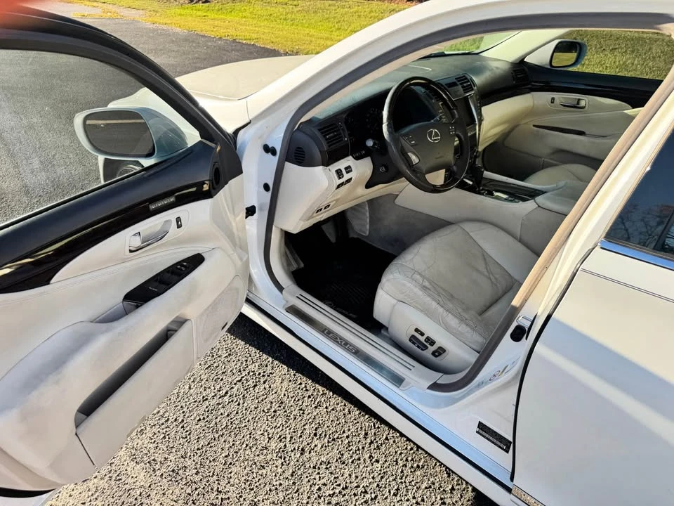 2008 Lexus LS 4th Gen - Image 12 of 18