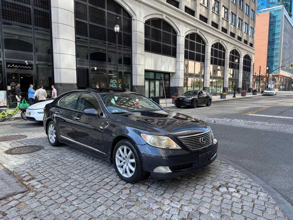 2008 Lexus LS 4th Gen - Image 5 of 17