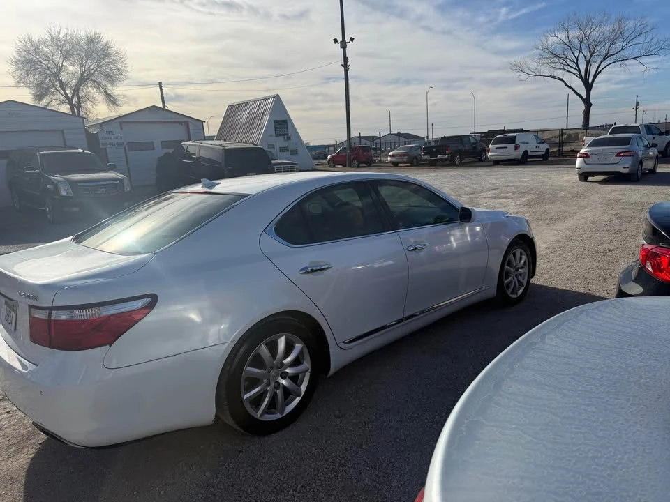 2008 Lexus LS 4th Gen - Image 16 of 19