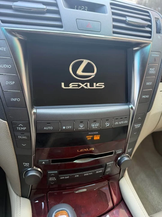 2008 Lexus LS 4th Gen - Image 12 of 17