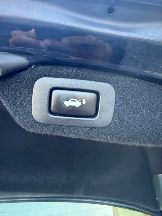 2008 Lexus LS 4th Gen - Image 10 of 17