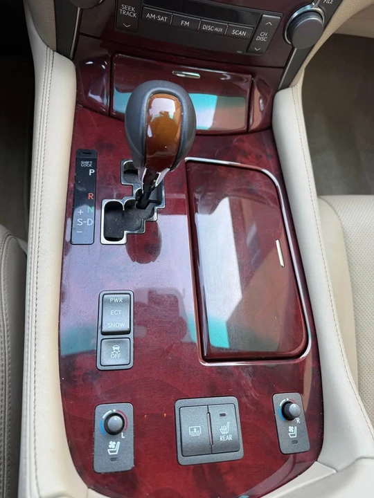 2008 Lexus LS 4th Gen - Image 16 of 17