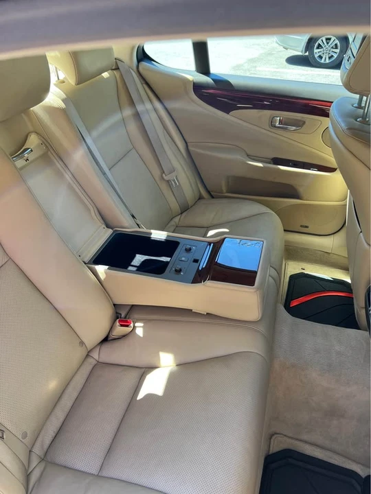 2008 Lexus LS 4th Gen - Image 10 of 12