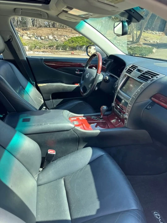 2008 Lexus LS 4th Gen - Image 11 of 13