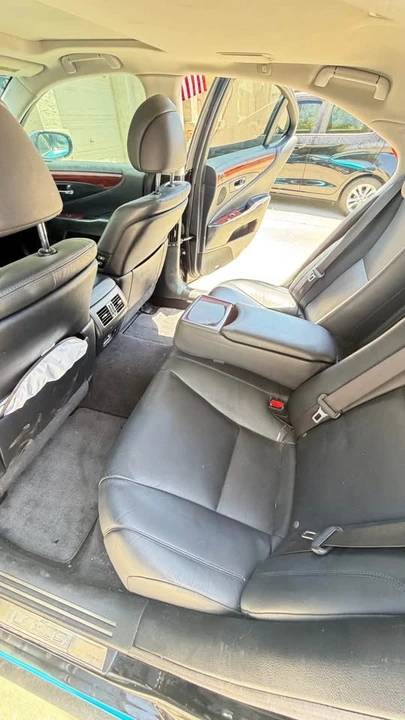 2008 Lexus LS 4th Gen - Image 11 of 13