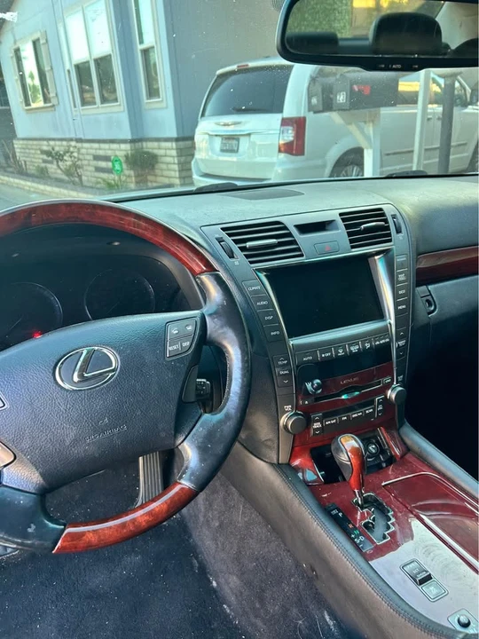 2008 Lexus LS 4th Gen - Image 5 of 10