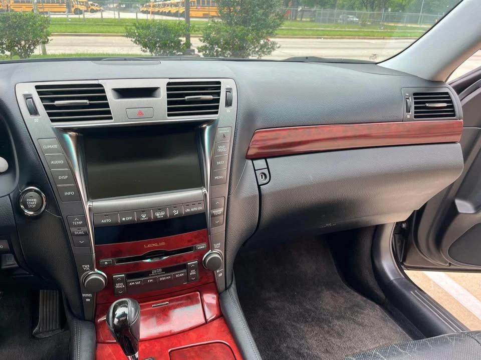 2008 Lexus LS 4th Gen - Image 11 of 13