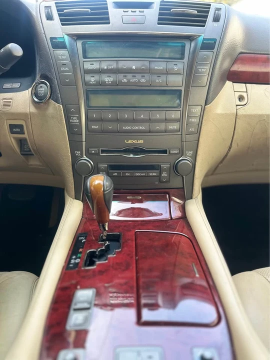 2008 Lexus LS 4th Gen - Image 11 of 13