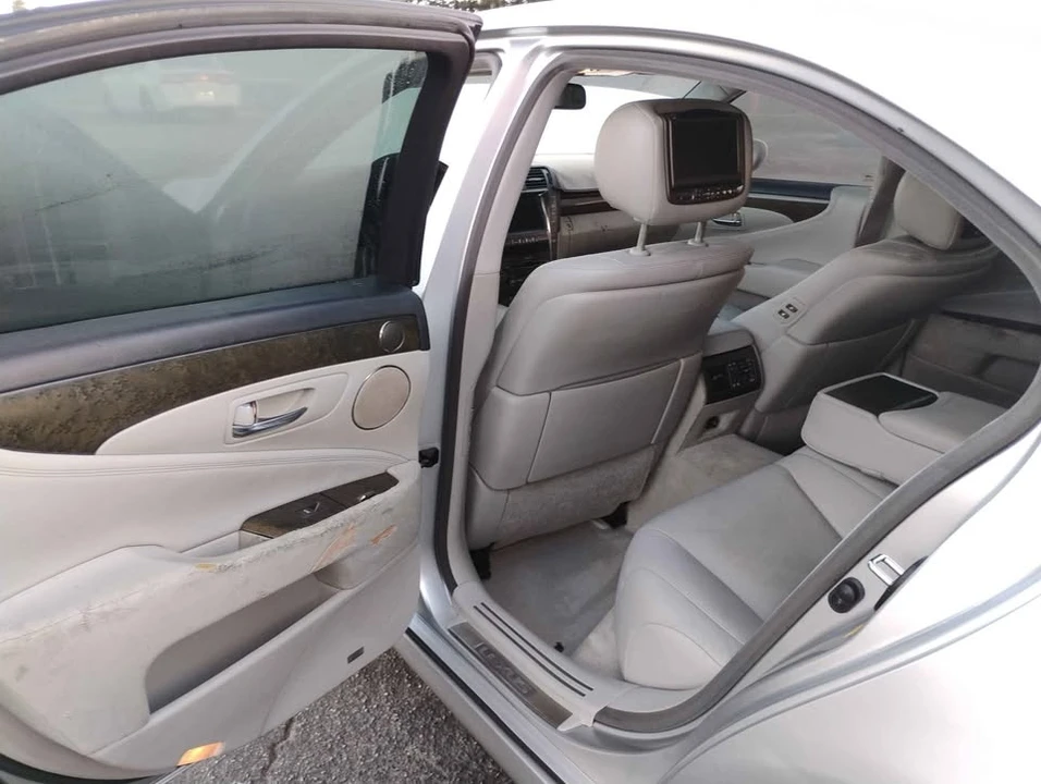 2008 Lexus LS 4th Gen - Image 9 of 10