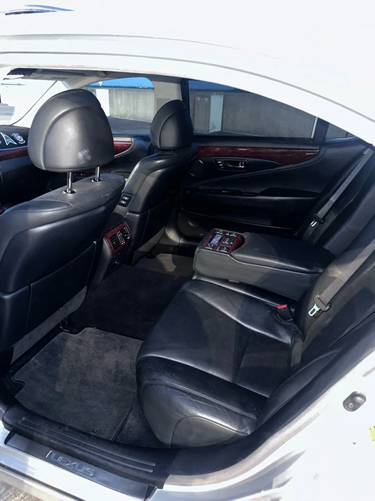 2008 Lexus LS 4th Gen - Image 10 of 13