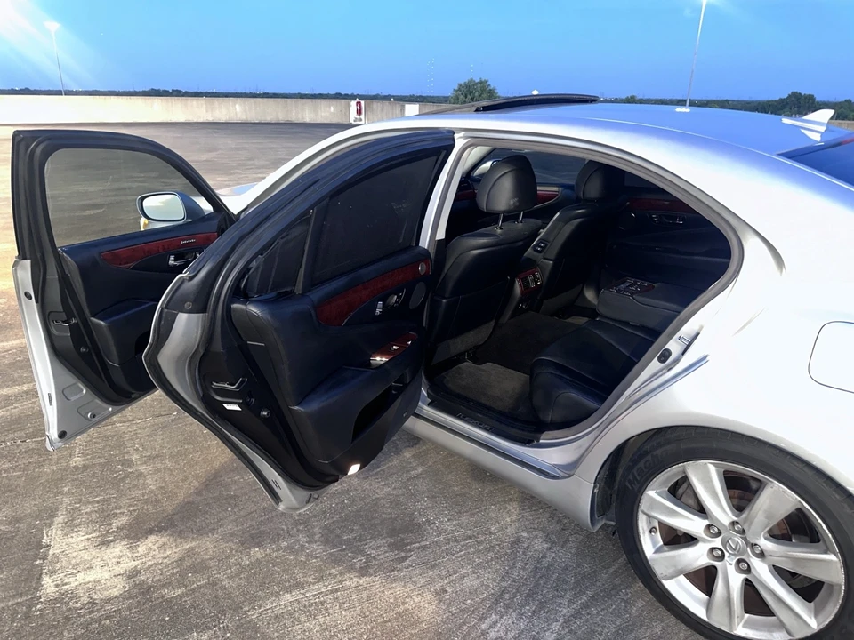 2008 Lexus LS 4th Gen - Image 5 of 13