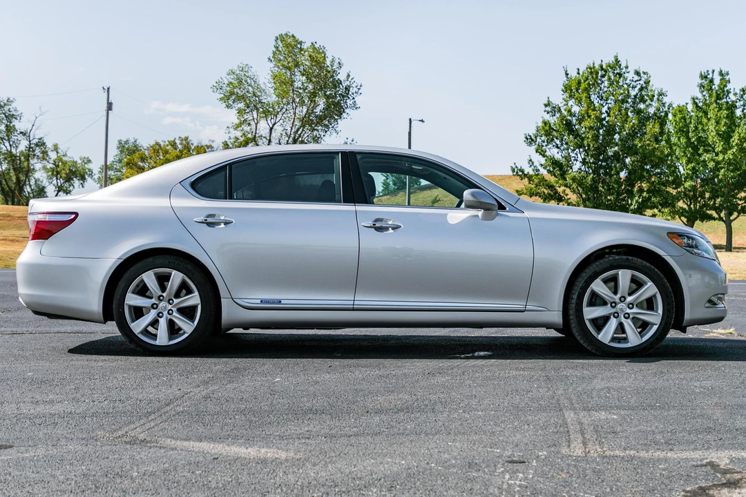 2008 Lexus LS 4th Gen - Image 3 of 31