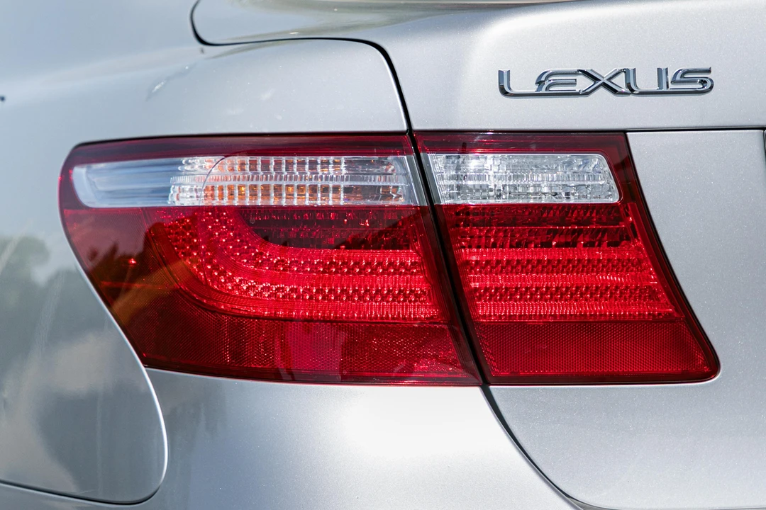 2008 Lexus LS 4th Gen - Image 18 of 31