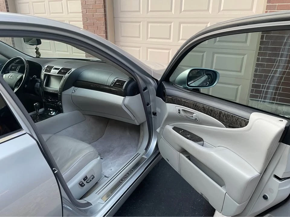 2008 Lexus LS 4th Gen - Image 10 of 17