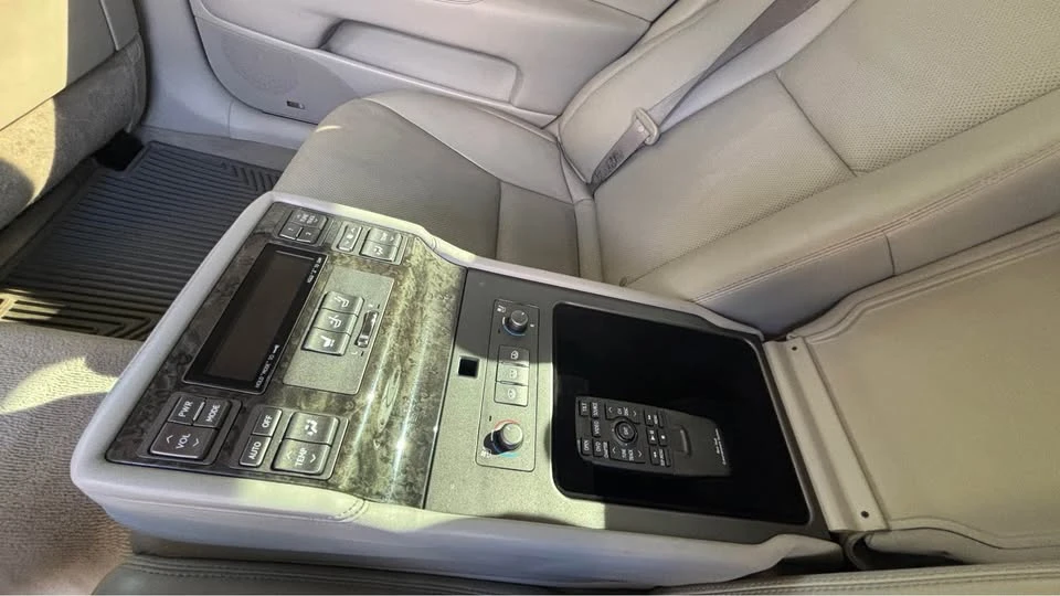 2008 Lexus LS 4th Gen - Image 12 of 20