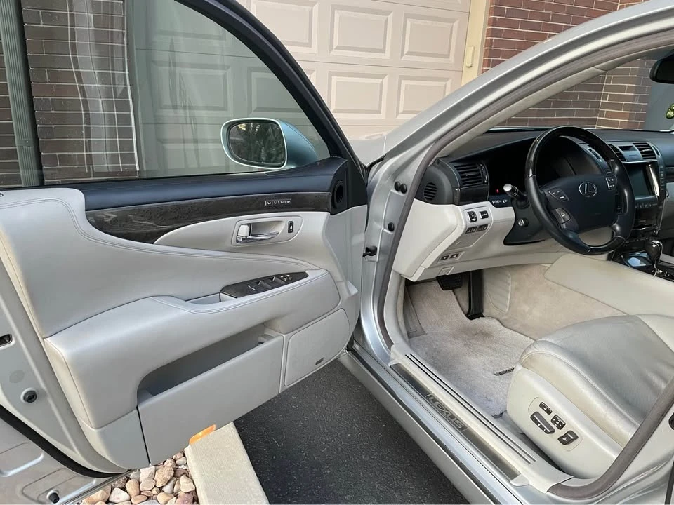 2008 Lexus LS 4th Gen - Image 8 of 17