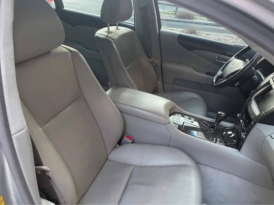 2008 Lexus LS 4th Gen - Image 11 of 17