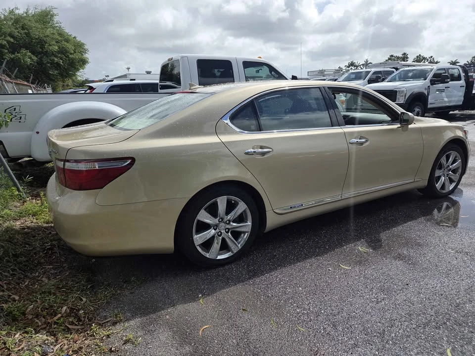 2008 Lexus LS 4th Gen - Image 5 of 9