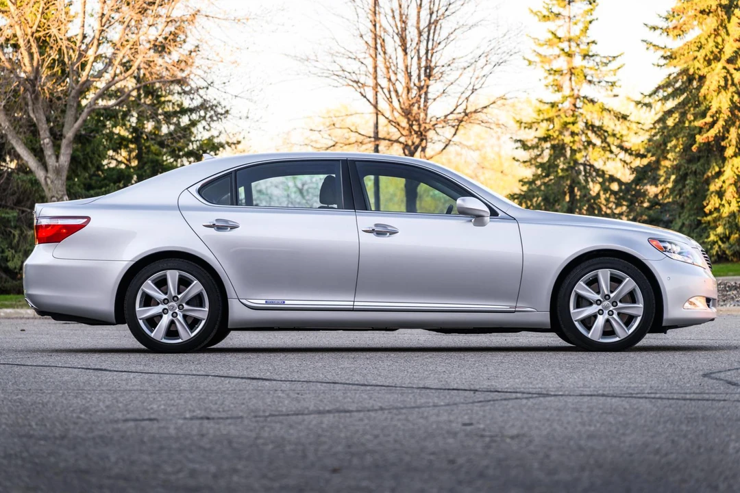2008 Lexus LS 4th Gen - Image 3 of 31