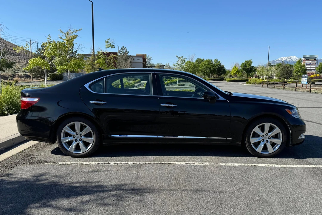 2008 Lexus LS 4th Gen - Image 3 of 31