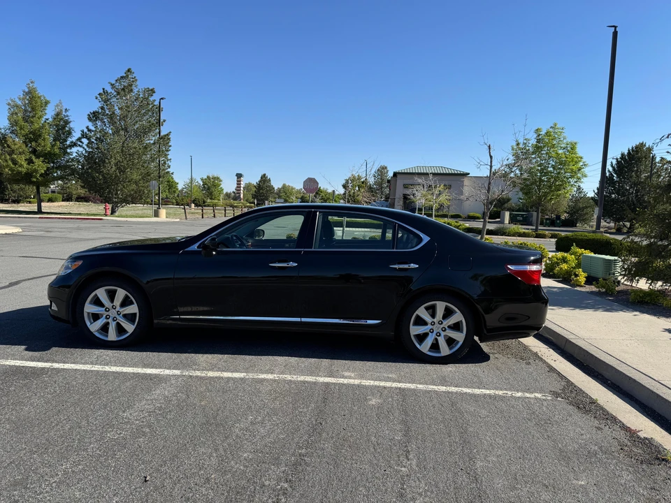 2008 Lexus LS 4th Gen - Image 9 of 31