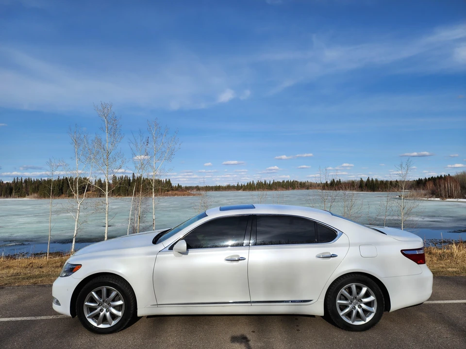 2008 Lexus LS 4th Gen - Image 12 of 31