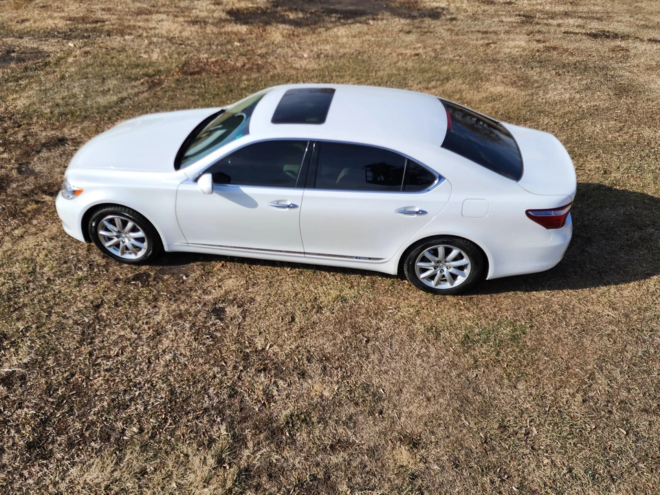 2008 Lexus LS 4th Gen - Image 16 of 31