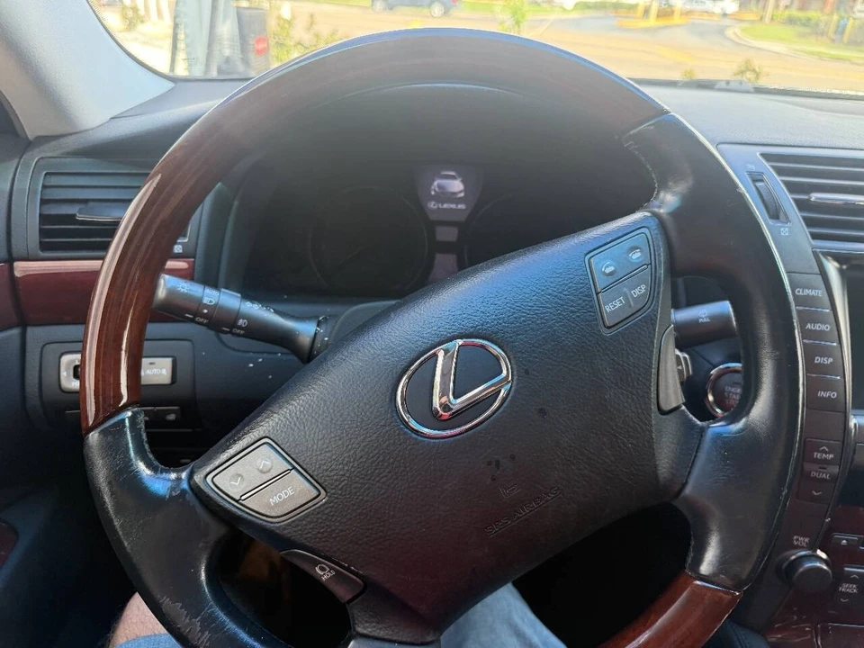2008 Lexus LS 4th Gen - Image 18 of 31