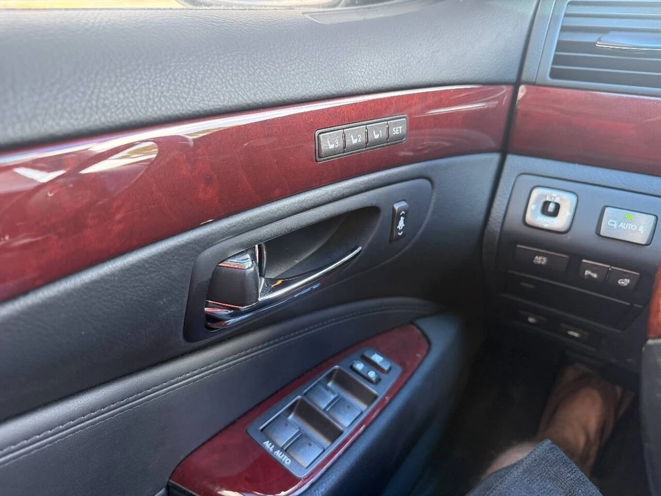 2008 Lexus LS 4th Gen - Image 17 of 31