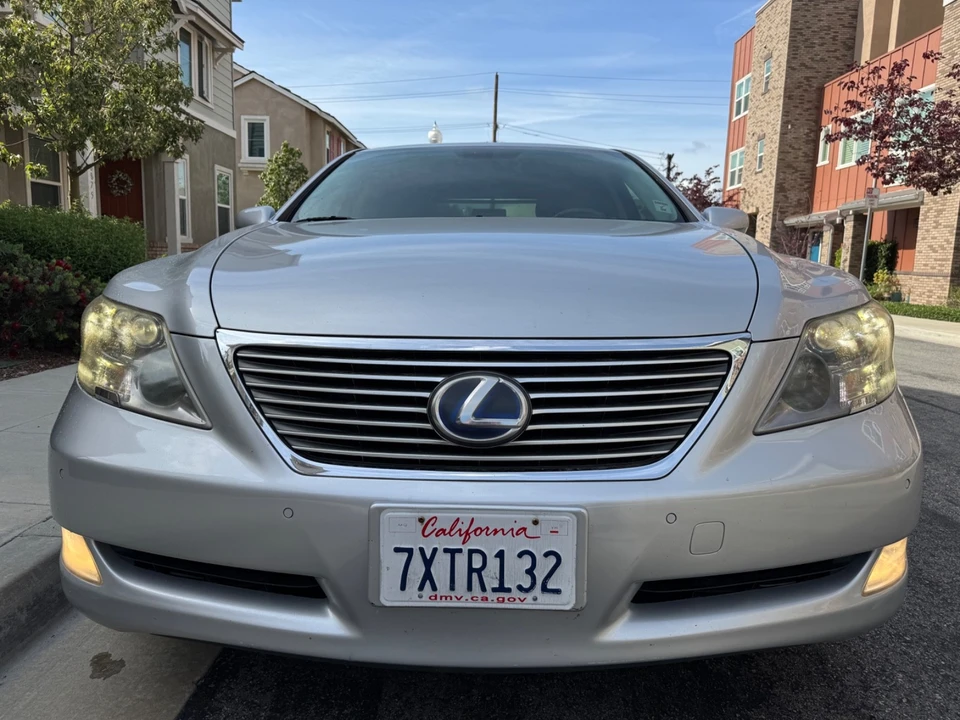 2008 Lexus LS 4th Gen - Image 9 of 31