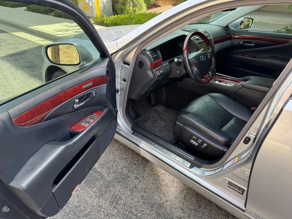2008 Lexus LS 4th Gen - Image 18 of 31
